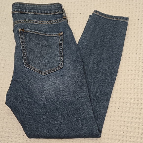 a.n.a Blue Pearl-Embellished Skinny Jeans - Picture 7 of 8